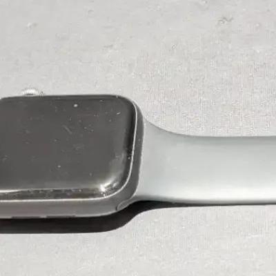 Apple watch SE 2nd Gen Gray Silicone Band *No Charger