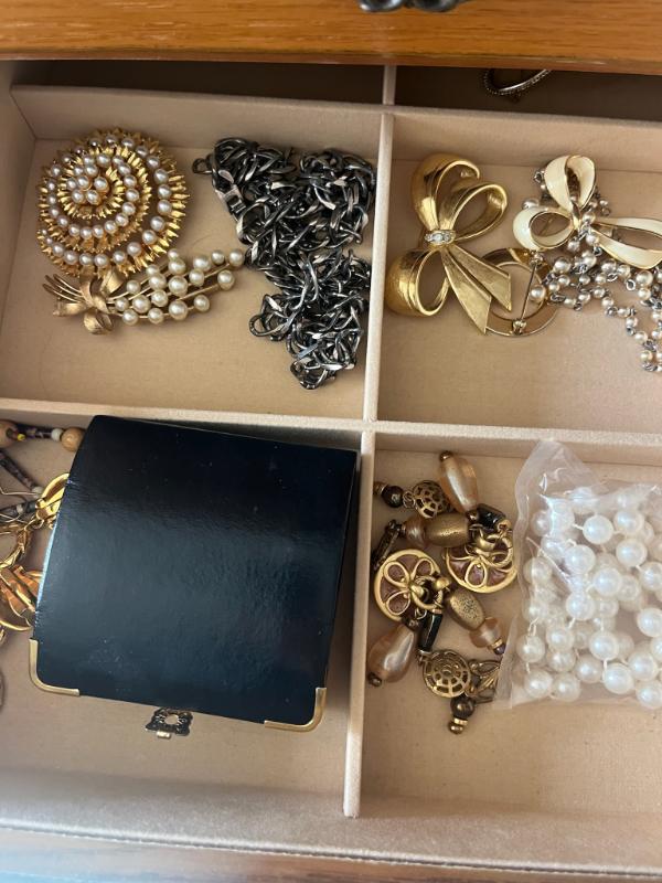 Sale Photo Thumbnail #4