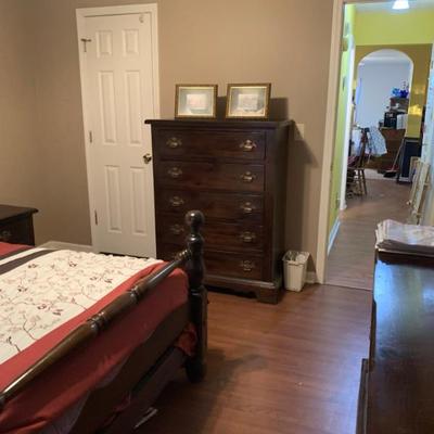 Sale Photo Thumbnail #9: Bedroom furniture set