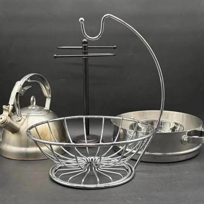 Assorted Kitchen Items