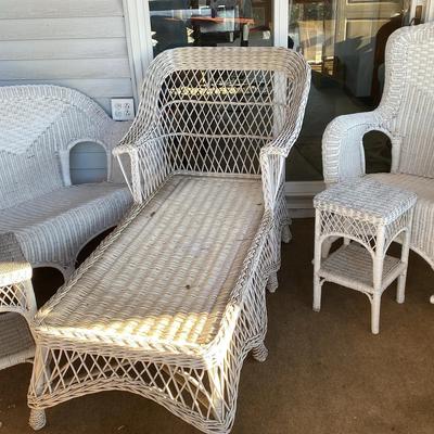 (5) Wicker Patio Pieces 