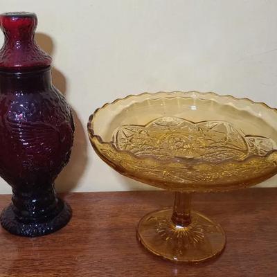 Cardinal And Gold Colored Classic Glass Pieces