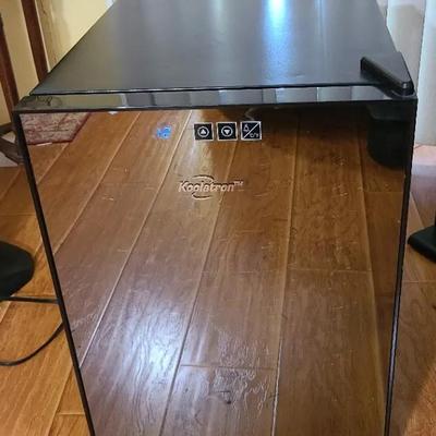 Koolatron Thermoelectric Wine Cooler 