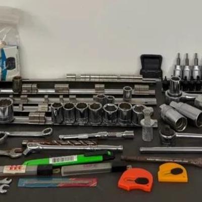 Mechanic’s Tool Set with Wrenches and Sockets