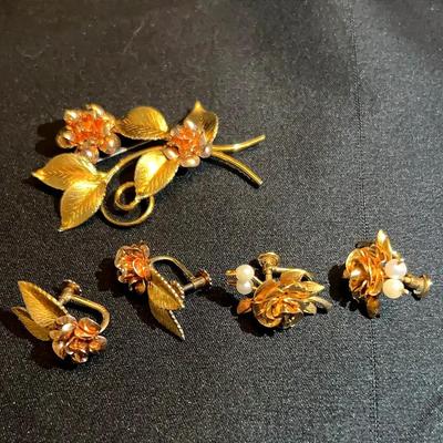 Vintage Gold Tone Brooch And Earrings 