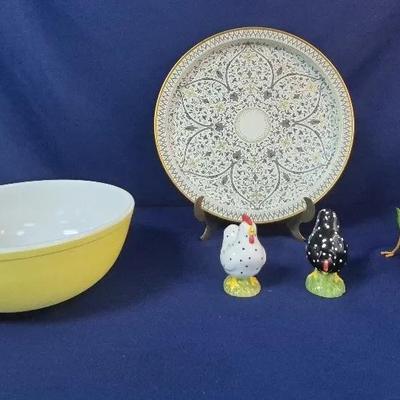 Vintage Pyrex Yellow Mixing Bowl Clay Art Chicken Salt & Pepper Shakers and More 