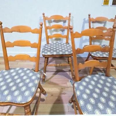 Mid Century Modern Set of 4 Solid Wood Ladder Back Chairs With Seat Cushions