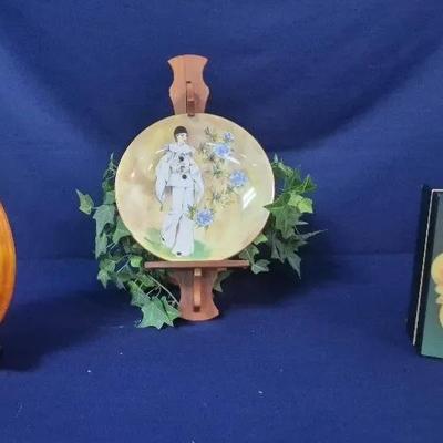 Vintage Williams Melodies "Send In The Clowns" Music Box & Girl In Pierot Costume 1980 Plate & More 