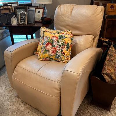 Sale Photo Thumbnail #320