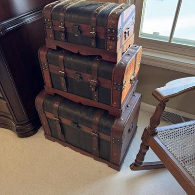 Sale Photo Thumbnail #132: Travel Trunks