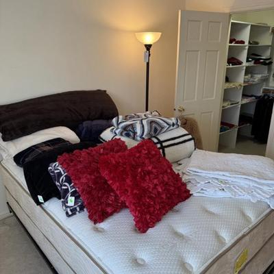 Sale Photo Thumbnail #220: Queen bed