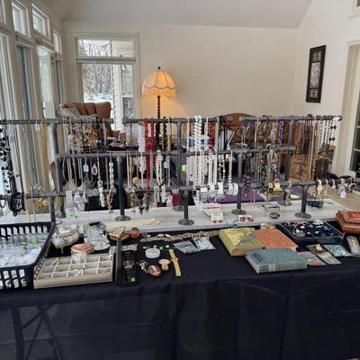 Sale Photo Thumbnail #109: Jewelry and smalls