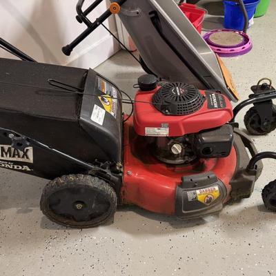 Sale Photo Thumbnail #307: Honda lawnmower 