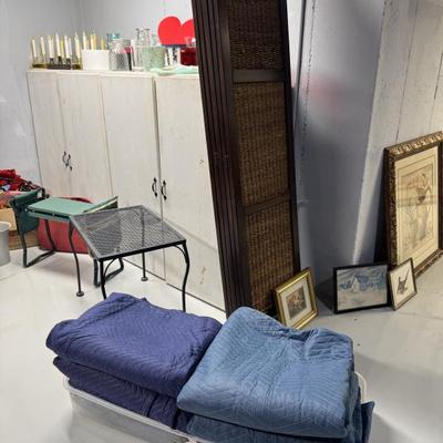 Sale Photo Thumbnail #282: Moving blankets, privacy screens 