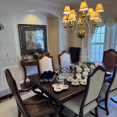 Sale Photo Thumbnail #184: Formal dining room 