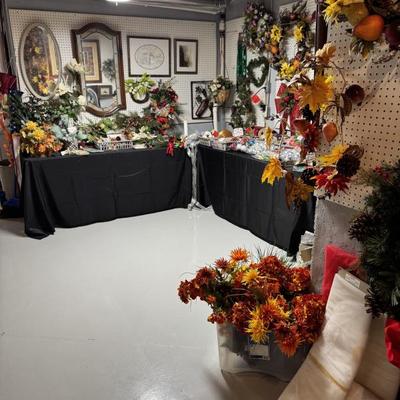 Sale Photo Thumbnail #238: Beautiful wreaths, flowers and arrangements 