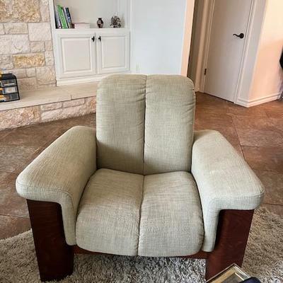 Sale Photo Thumbnail #3: Ekornes Chair