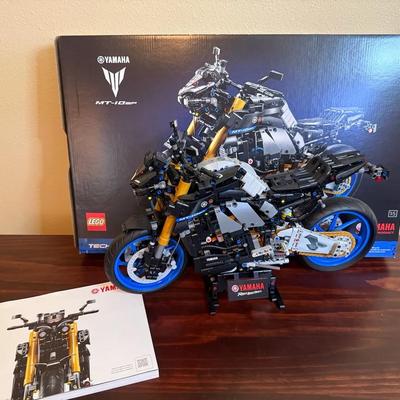 Lego technic 42159 yamaha mt 10 sp manual & box