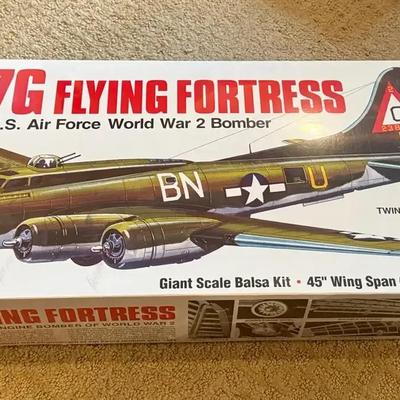 Guillow s b 17g flying fortress model kit