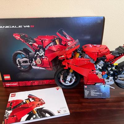 Lego technic 42202 ducati panigale v4 s motorcycle