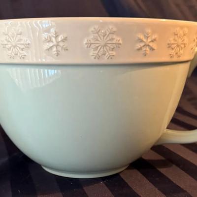 The Bake Shop by MasterClass Ceramic Batter Bowl / Mixing Cup – Snowflake Design
