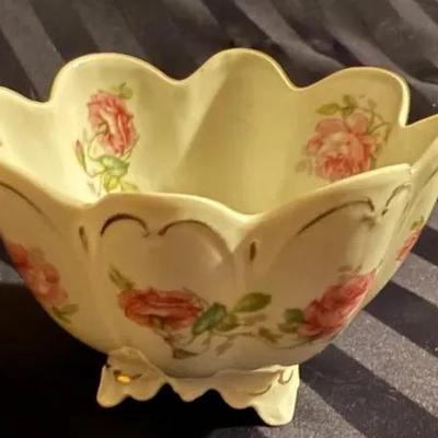 Vintage Scalloped Porcelain Rose Bowl – Floral Footed Candy Dish / Trinket Bowl