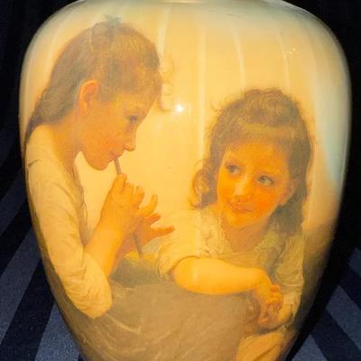 Portrait Vase – Golden Rim Charm & Old-World Whimsy 