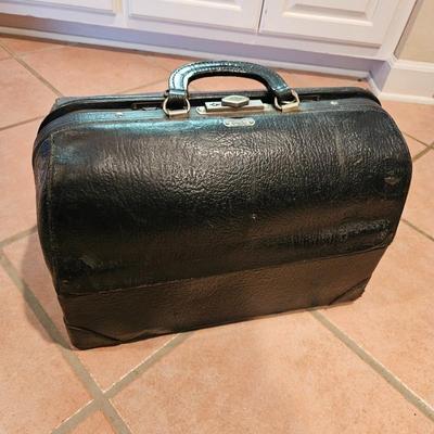 Sale Photo Thumbnail #49: Vintage Doctors bag