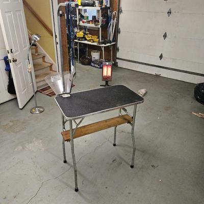 Dog grooming table