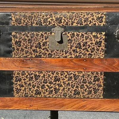 Flat Top Steamer Trunk, Early 20th Century