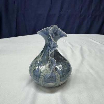 Hand-Formed Studio Pottery Vase With A Blue And White Reactive Glazed Finish￼