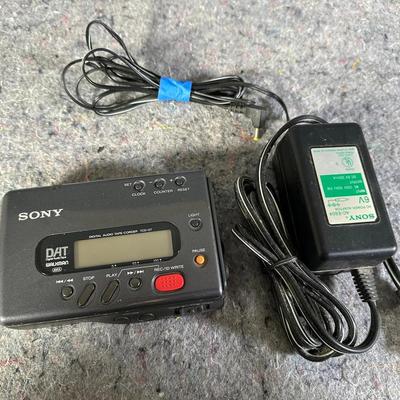 Sony Walkman TCD-D7 | Digital Audio Tape Recorder | Portable Audio Equipment