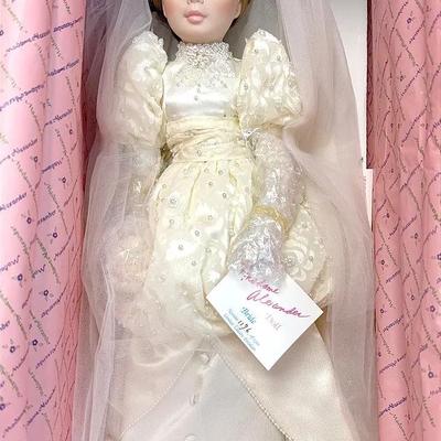 Madame Alexander 001 Bride Porcelain￼ Collection