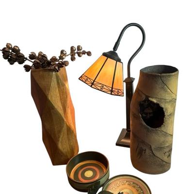 Decorative Home Accent Lot – Table Lamp, Art Vases, Bowls & Décor 