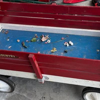 Town & Country Wooden Pull Wagon with Metal Handle