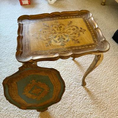 Vintage Italian Florentine Gilt Wood Nesting Tables with Hand-Painted Decoration (Set of 2)