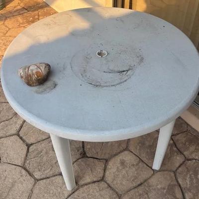 Round White Resin Outdoor Patio Table with Umbrella Hole