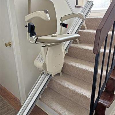 Harmar Pinnacle Chair Lift W/Remote.jpg