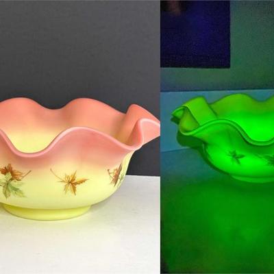 Discontinued Fenton Burmese Uranium Art Glass Bowl.jpg