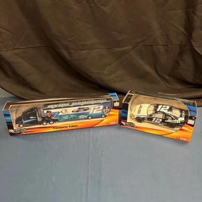 Ryan Newman NASCAR Collectibles (1 1:24 Transporter, 1 1:24 Car)
