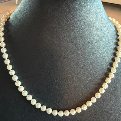 14K Gold Clasp Pearl Knotted 16 Inch Necklace