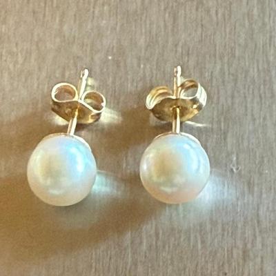 Pair Of 14K Gold & Pearl Earrings - Total Weight 1.42 Grams