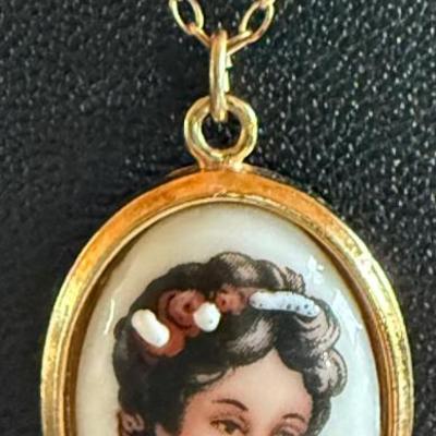 Lovely Florenza France Limoges Hand Painted Porcelain Portrait Cameo Pendant Necklace W 18 Inch GF Chain