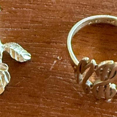 14K Gold Anson Ring Size 4 And 14K Gold Rose Pendant - Total Weight 2.79 Grams