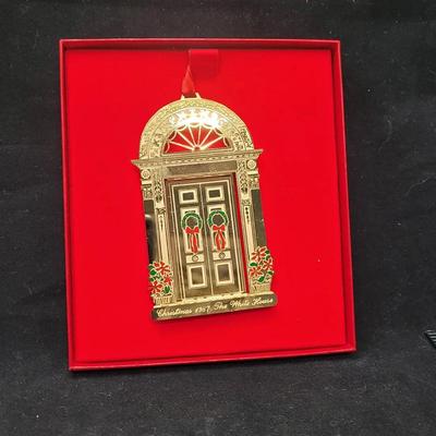 1987 White House Christmas Ornament W/ original  box and COA