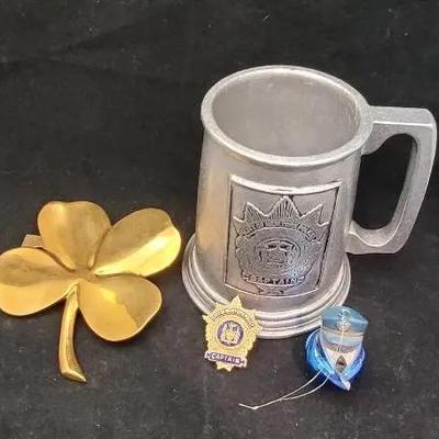 NYPD Collection: Captain Lapel Pin,  Gold, 4 leaf clover.