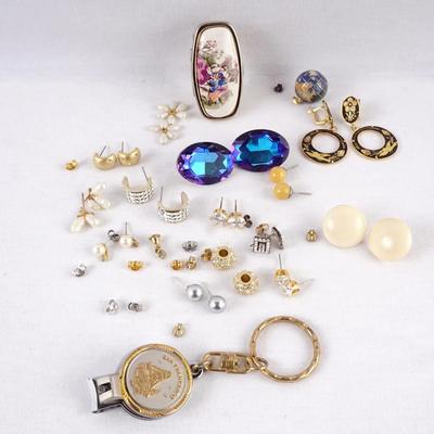 Fashion Jewelry Assortment: Earrings, Rings, & Mixed Costume Lot