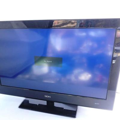 32” Seiki Flatscreen TV Model SC323FL - LED HD Television with Remote