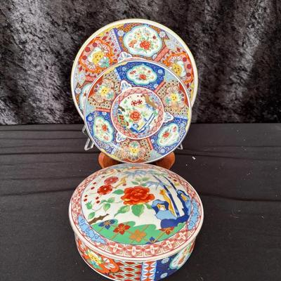 Imari-Style Porcelain Plates & Lidded Dish – Decorative Asian Floral Ceramic Set