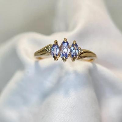 10K Gold Tanzanite Trilogy Ring Size 7 (1.3g)